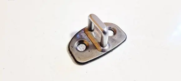 Skoda Fabia Mk2 (5J) Front door lock loop/hook striker 
