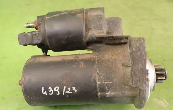 Volkswagen Golf IV Starter motor 020911023F