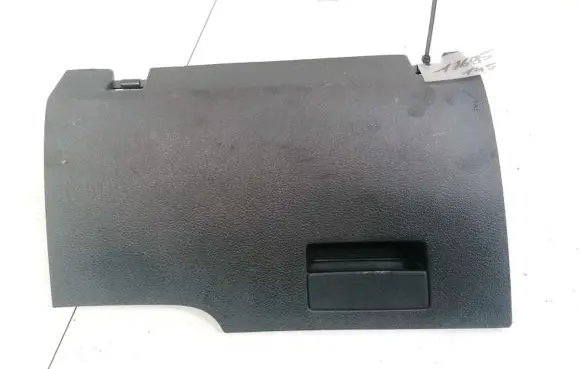 Volkswagen Touran I Glove box