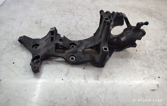 Volkswagen Golf VII Generator/alternator bracket 04L903143D