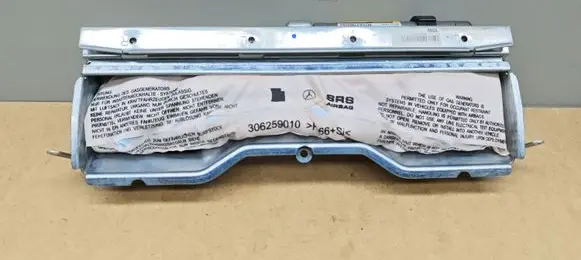 Mercedes-Benz C W204 Knee airbag 2048601902