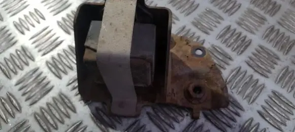 Toyota Avensis Verso Engine mount bracket
