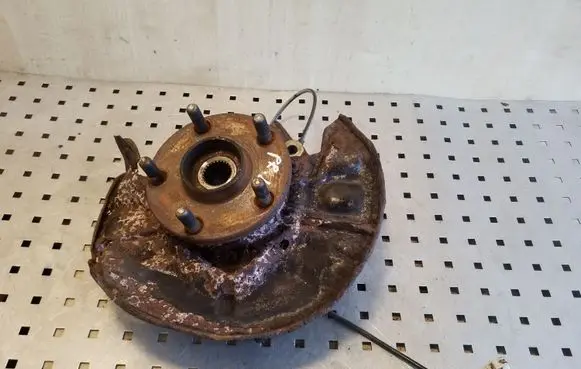 Toyota Corolla Verso AR10 Front wheel hub