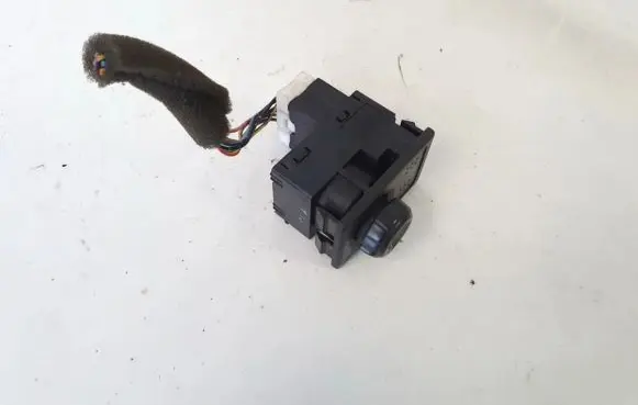 Nissan Almera Tino Wing mirror switch