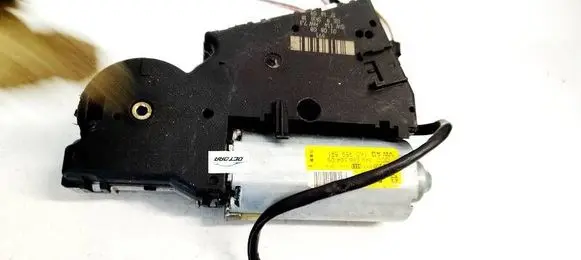 Volkswagen PASSAT B6 Sunroof motor/actuator 1K0959591