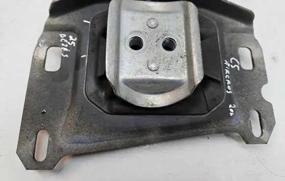 Citroen C5 Aircross Gearbox mount 9813699680