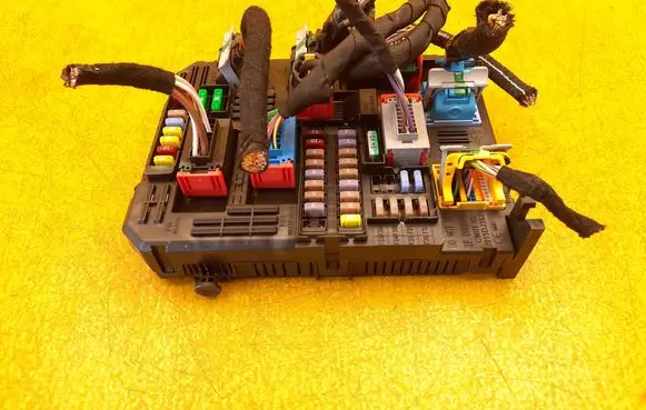 Citroen Berlingo Fuse box set 9853735880