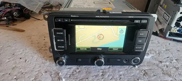 Skoda Octavia Mk2 (1Z) Radio/CD/DVD/GPS head unit 3T0035192D SKRNS315 RNS315