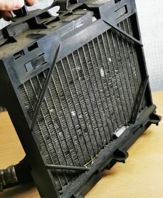 Engine oil radiator