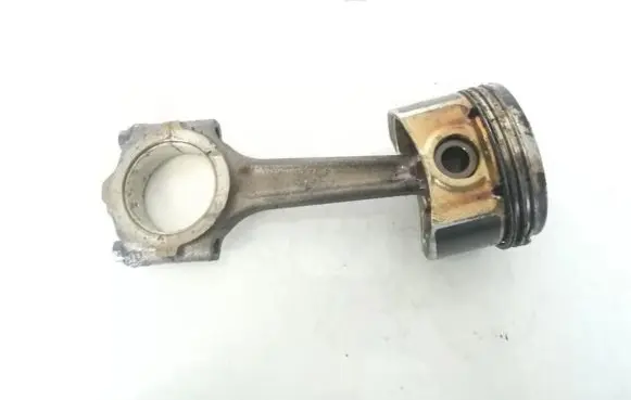 Fiat Grande Punto Piston with connecting rod