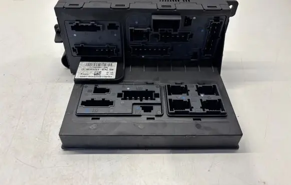 Mercedes-Benz E W211 SAM control unit 2115453901