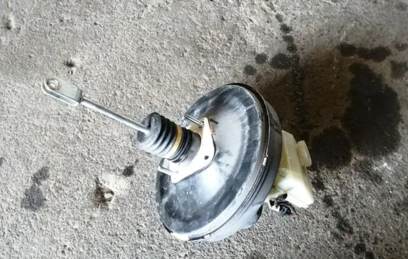 Opel Zafira B Brake booster 13142362