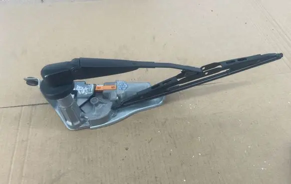 Honda CR-V Rear window wiper motor 05010A