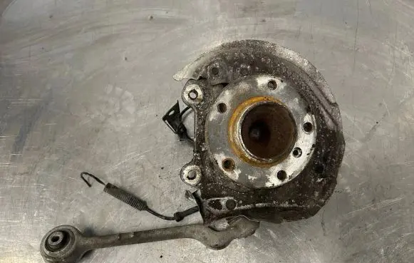 BMW 1 E81 E87 Front wheel hub spindle knuckle 6764444 31216764444