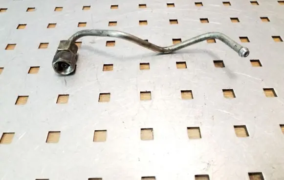 Fuel injector supply line/pipe