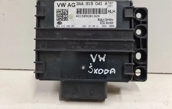 Volkswagen Golf VI Power management control unit 3AA919041A 0158908132 8ES01045220