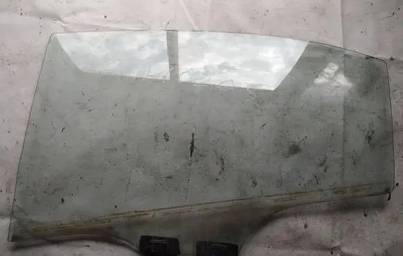 Honda Civic Rear door window glass AS2