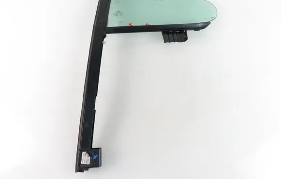 Volkswagen PASSAT CC Rear side window 43R001026