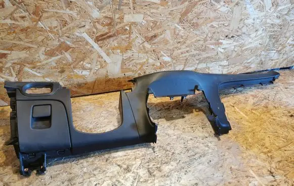 Radio/GPS head unit trim