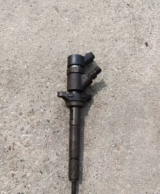 Fuel injector