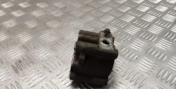Nissan Qashqai Intercooler pipe mounting bracket 