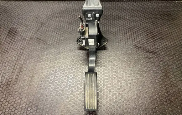 Hyundai Santa Fe Accelerator throttle pedal 327262B100 CJC0643A2B100