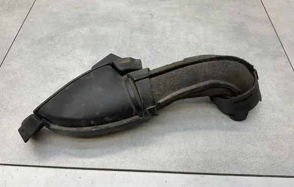 Opel Mokka X Air intake duct part 94550568