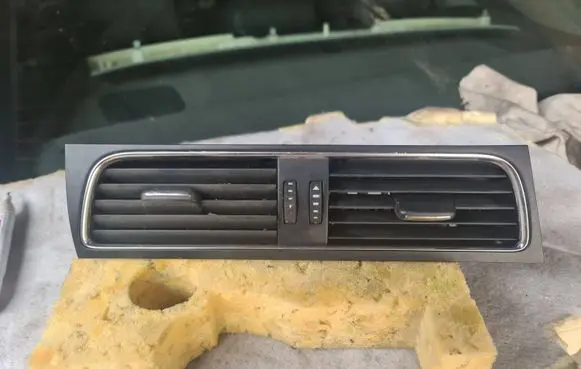 Audi A4 S4 B8 8K Dash center air vent grill 8T1820951C 2711081148