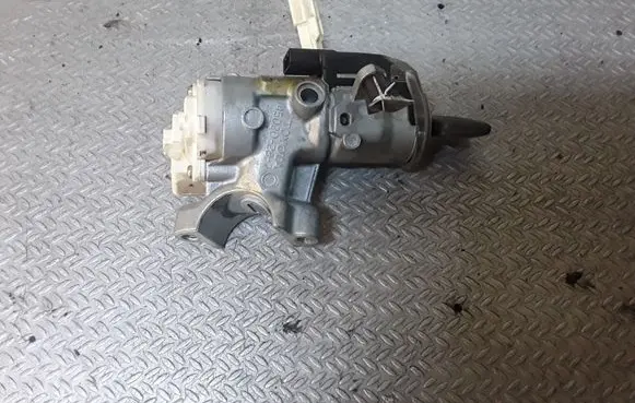 Toyota Avensis Verso Ignition lock 45020287 8978328070
