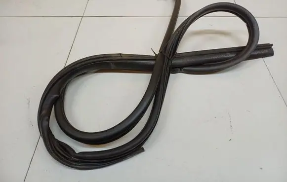 Renault Laguna I Rubber seal front coupe door 