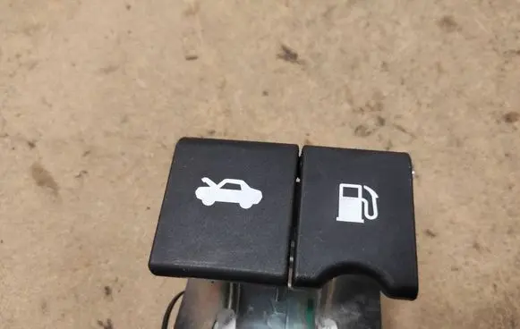Nissan Qashqai Engine bonnet (hood) release handle