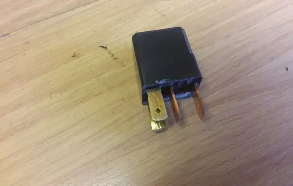 Mitsubishi Pajero Other relay MR588567