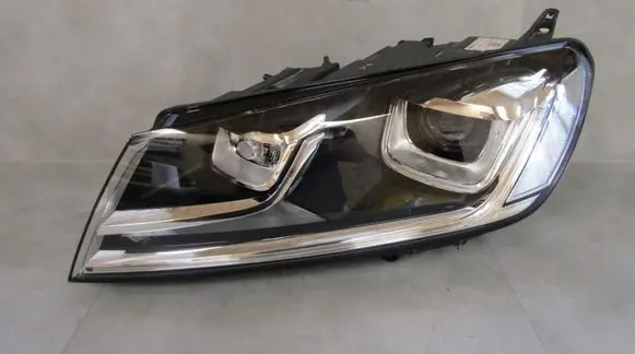 Volkswagen Touareg II Headlight/headlamp 7P1941033A