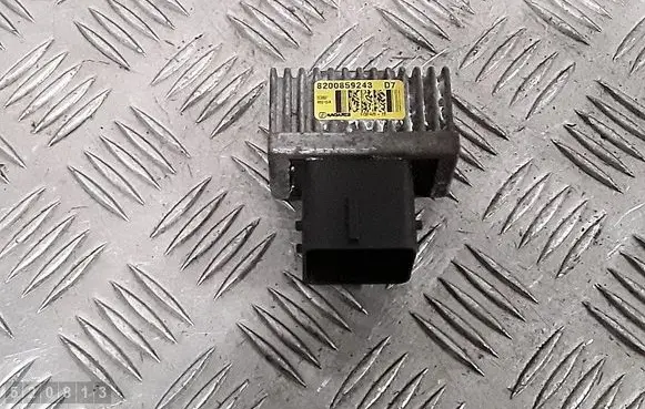 Dacia Duster Glow plug pre-heat relay 8200859243