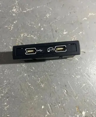 Mercedes-Benz GLE (W166 - C292) USB socket connector A172820200
