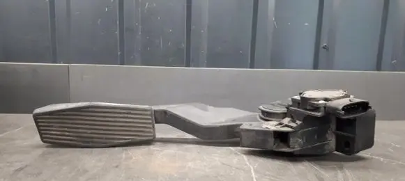 Opel Zafira A Accelerator throttle pedal 0281002298