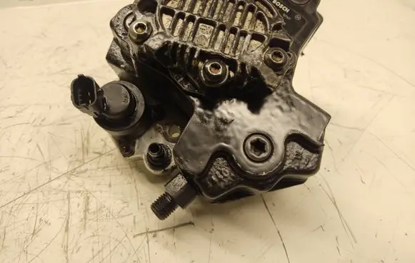 Volvo XC90 Fuel injection high pressure pump 0445010043 349351A