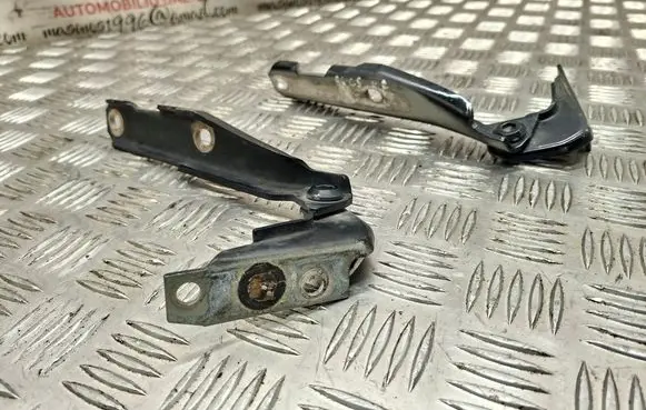 Audi A6 S6 C5 4B Engine bonnet/hood hinges 4B0823301D 4B0823302D