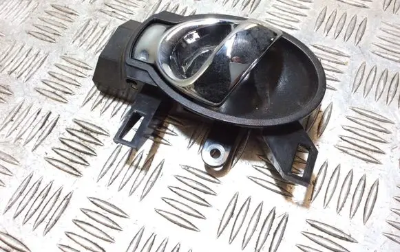 Nissan Juke I F15 Front door interior handle