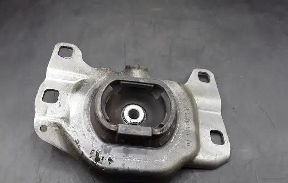 Ford Focus Gearbox mount F1F17M121CA F1F17M121 538C70