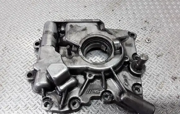 BMW 5 E39 Oil pump 