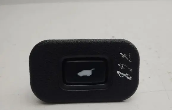 Honda Accord Tailgate/boot open switch button M20419