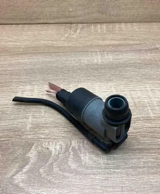 Peugeot 308 Windscreen/windshield washer pump WITHPLUG