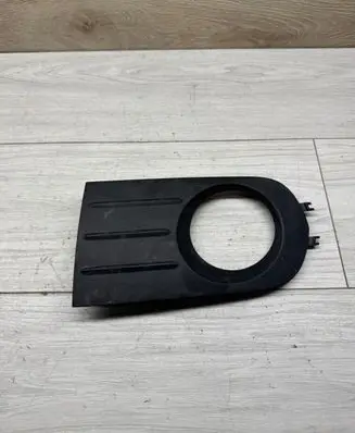 Audi A2 Front fog light trim/grill 8Z0807490