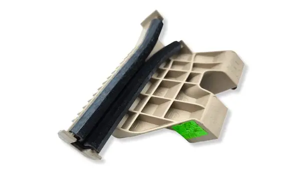 KIA Sportage Front door windshield rail 82561R2000