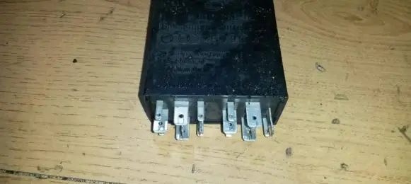 Volkswagen PASSAT B5 Other relay 4b0919471 5kg00656804
