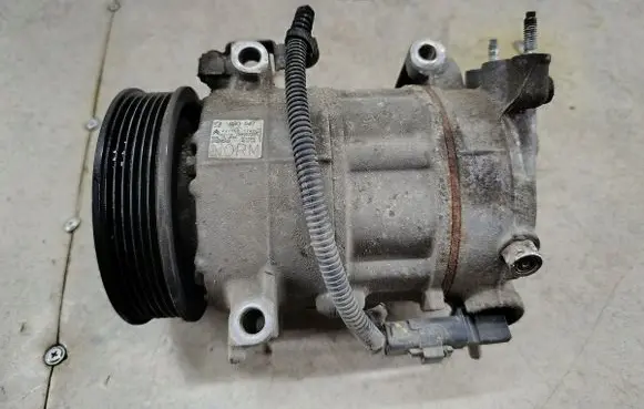Peugeot 308 Air conditioning (A/C) compressor (pump) 