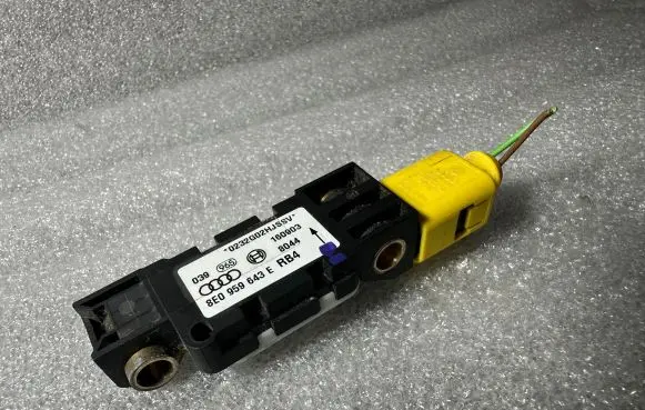 Audi A6 S6 C6 4F Airbag deployment crash/impact sensor 8E0959643