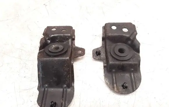 Volvo S40, V40 Radiator mount bracket