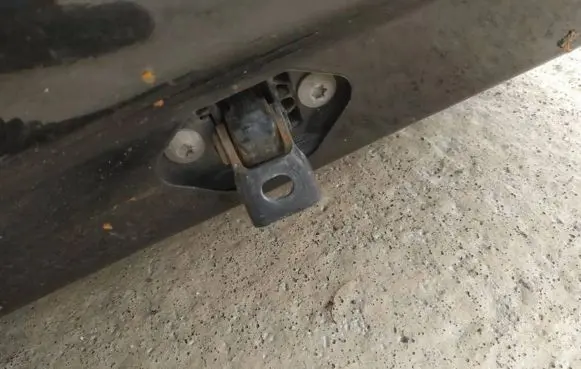 Volkswagen Jetta V Rear door check strap stopper